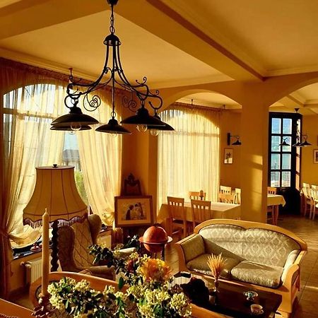Pensiunea Casa Mircea & Restaurant Ieşelniţa エクステリア 写真