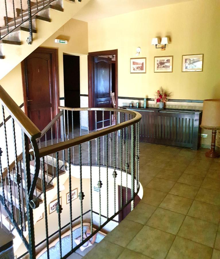 Pensiunea Casa Mircea & Restaurant Ieşelniţa エクステリア 写真