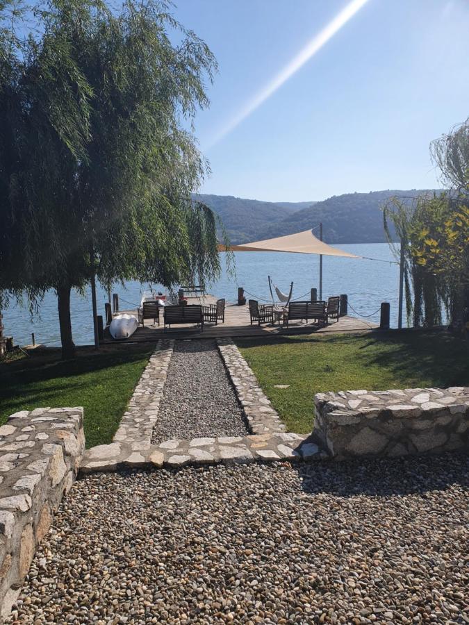 Pensiunea Casa Mircea & Restaurant Ieşelniţa エクステリア 写真