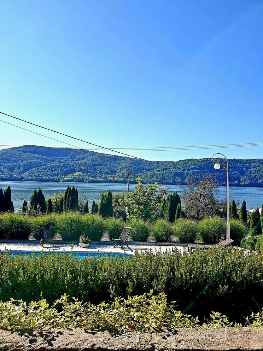 Pensiunea Casa Mircea & Restaurant Ieşelniţa エクステリア 写真