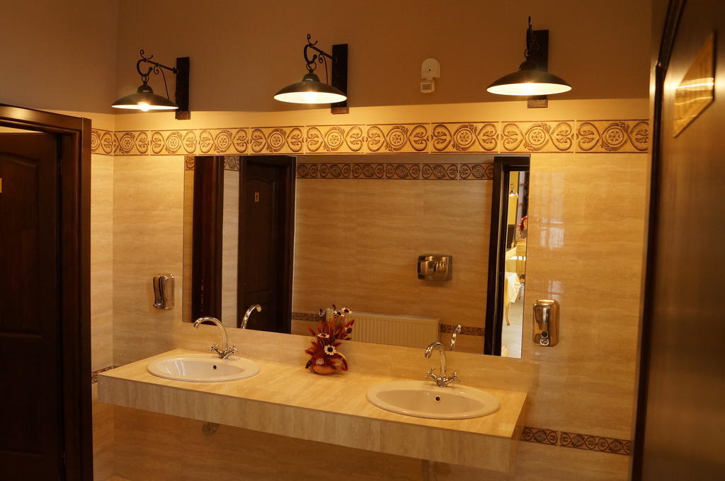 Pensiunea Casa Mircea & Restaurant Ieşelniţa エクステリア 写真